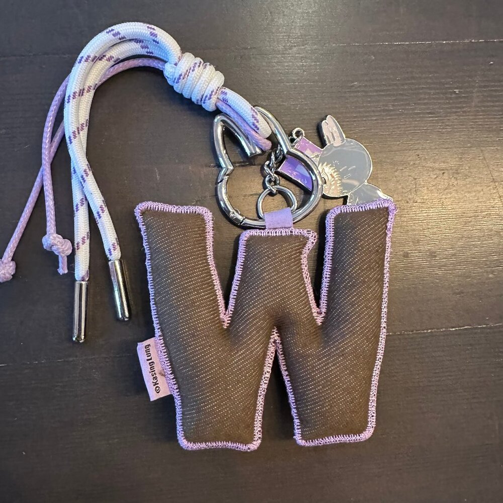 💜✨ Pop Mart Labubu “THE MONSTERS” – Pin for Love W Letter Pendant Keychain ✨💜